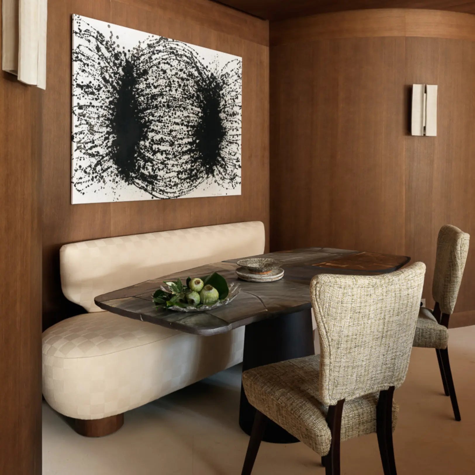 Round vs Rectangular Dining Tables: Which Fits Better in Your Home?