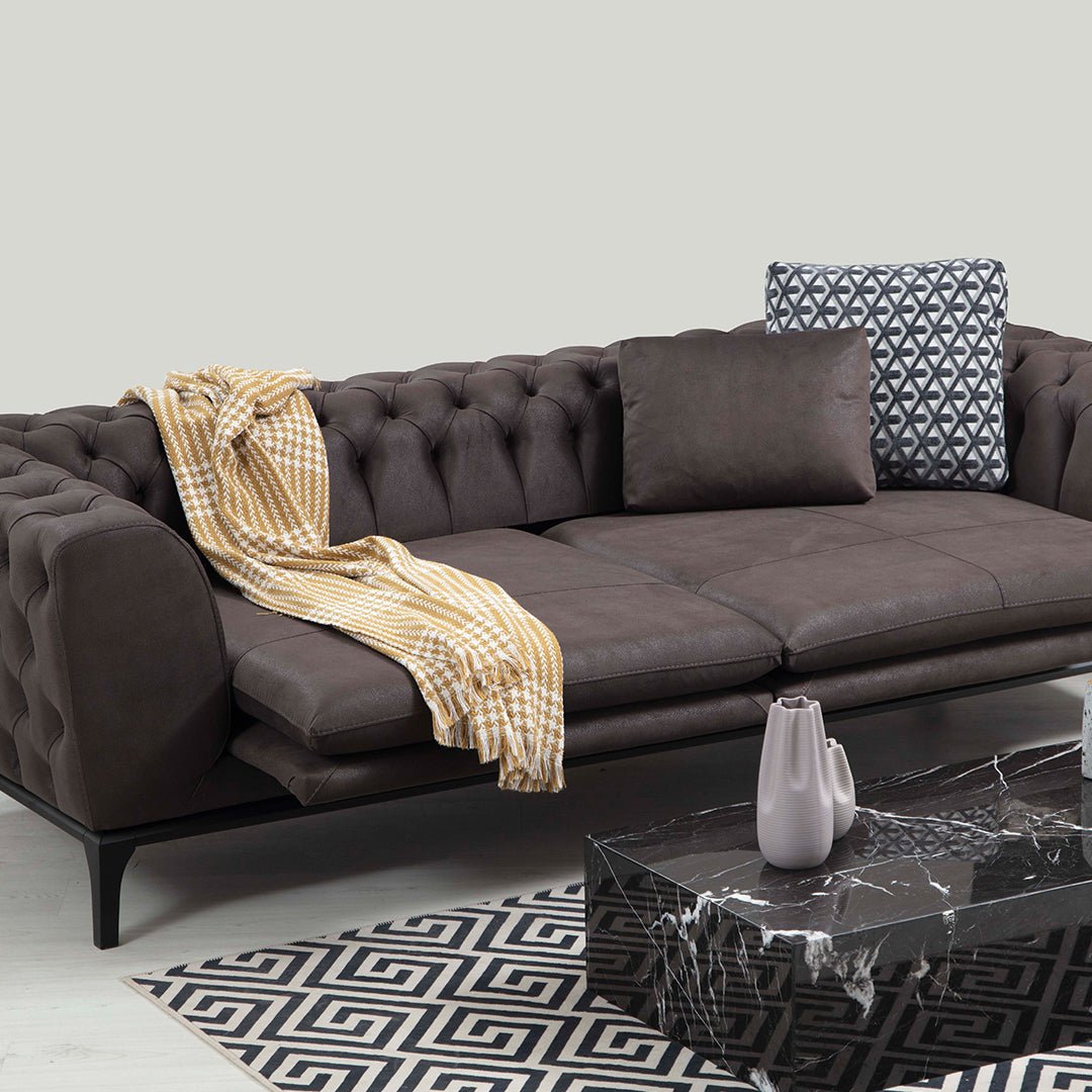 Heze Chesterfield Sofa Front Look